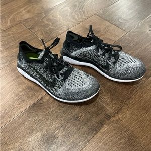 Women’s Nike Free Run Sneakers Size 7.5